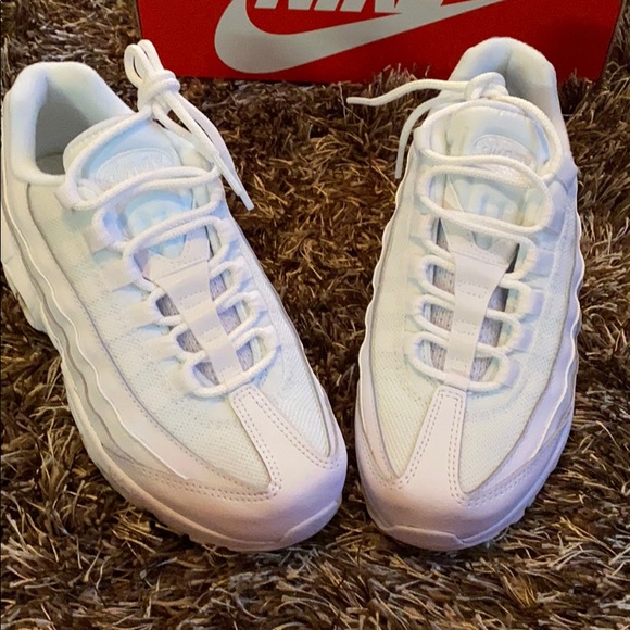 ♡︎♥︎ 𝔸𝕝𝕝 𝕨𝕙𝕚𝕥𝕖 𝟡𝟝 𝕟𝕚𝕜𝕖 𝕒𝕚𝕣 𝕞𝕒𝕩 - Picture 3 of 4